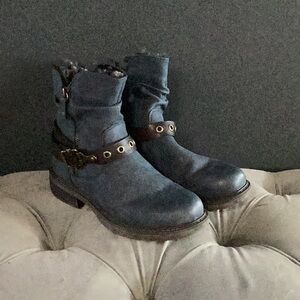 Women navy blues ankle boots size 6.5